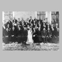 064-0002 Die Hochzeitgesellschaft anlaesslich der Eheschliessung von Erich und Erna Werner, geb. Kraft, am 27.Dezember 1935.jpg